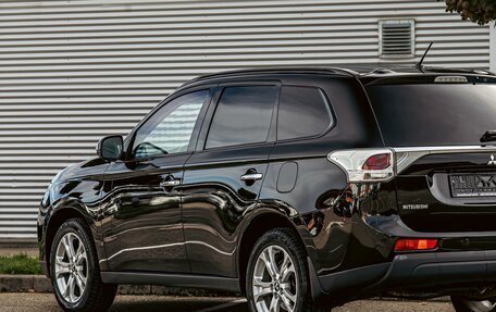 Mitsubishi Outlander III рестайлинг 3, 2013 год, 1 355 000 рублей, 9 фотография