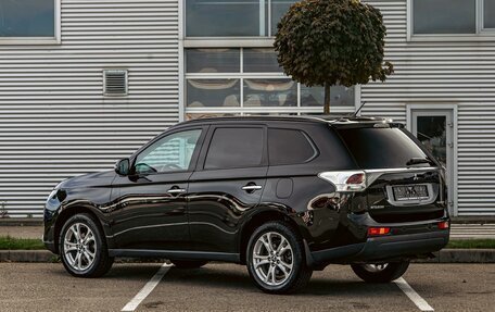 Mitsubishi Outlander III рестайлинг 3, 2013 год, 1 355 000 рублей, 4 фотография