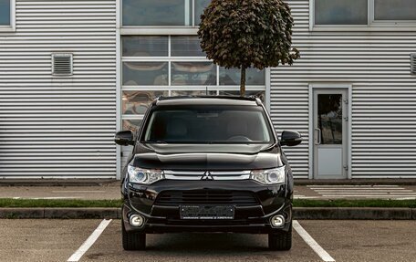 Mitsubishi Outlander III рестайлинг 3, 2013 год, 1 355 000 рублей, 2 фотография