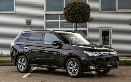 Mitsubishi Outlander III рестайлинг 3, 2013 год, 1 355 000 рублей, 3 фотография