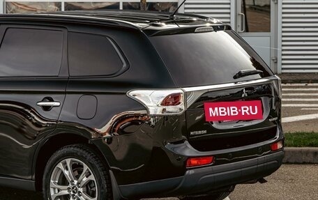 Mitsubishi Outlander III рестайлинг 3, 2013 год, 1 355 000 рублей, 10 фотография