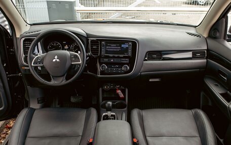 Mitsubishi Outlander III рестайлинг 3, 2013 год, 1 355 000 рублей, 16 фотография