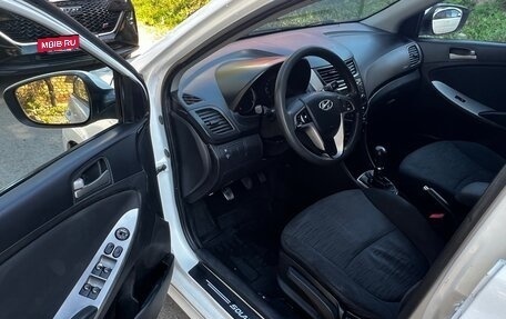 Hyundai Solaris II рестайлинг, 2015 год, 670 000 рублей, 24 фотография