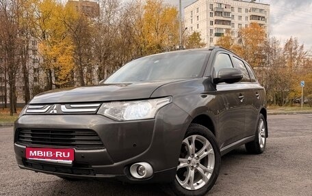 Mitsubishi Outlander III рестайлинг 3, 2013 год, 1 350 000 рублей, 1 фотография
