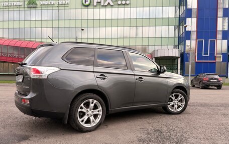 Mitsubishi Outlander III рестайлинг 3, 2013 год, 1 350 000 рублей, 6 фотография