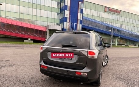 Mitsubishi Outlander III рестайлинг 3, 2013 год, 1 350 000 рублей, 4 фотография