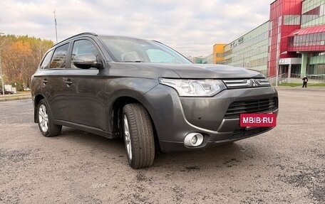 Mitsubishi Outlander III рестайлинг 3, 2013 год, 1 350 000 рублей, 7 фотография