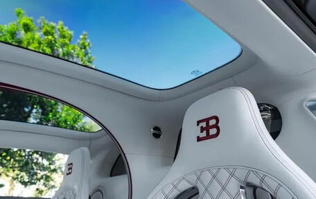 Bugatti Chiron, 2021 год, 332 510 400 рублей, 14 фотография