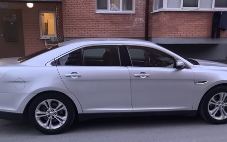 Ford Taurus VI рестайлинг, 2016 год, 1 500 000 рублей, 3 фотография