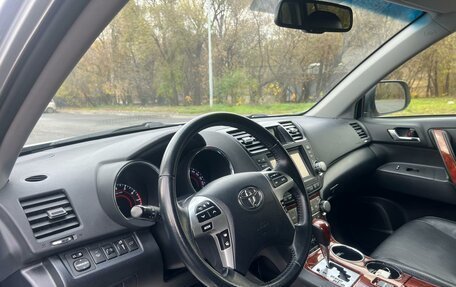 Toyota Highlander III, 2013 год, 1 995 000 рублей, 6 фотография