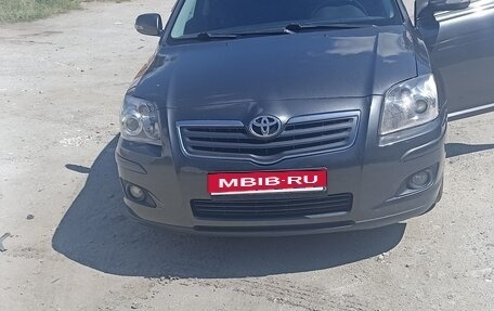 Toyota Avensis III рестайлинг, 2007 год, 800 000 рублей, 1 фотография