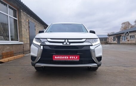 Mitsubishi Outlander III рестайлинг 3, 2017 год, 2 350 000 рублей, 1 фотография