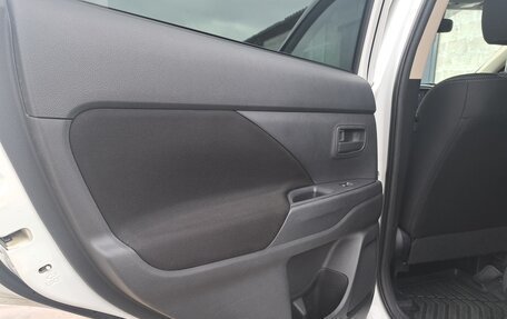 Mitsubishi Outlander III рестайлинг 3, 2017 год, 2 350 000 рублей, 7 фотография