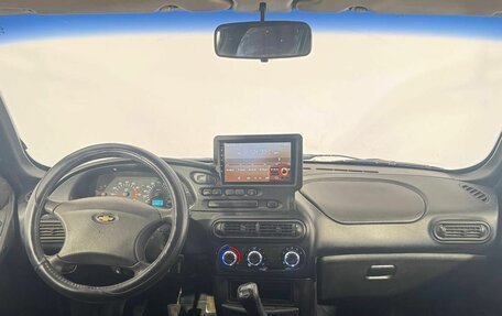 Chevrolet Niva I рестайлинг, 2003 год, 300 000 рублей, 17 фотография