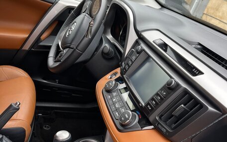 Toyota RAV4, 2018 год, 3 000 000 рублей, 3 фотография