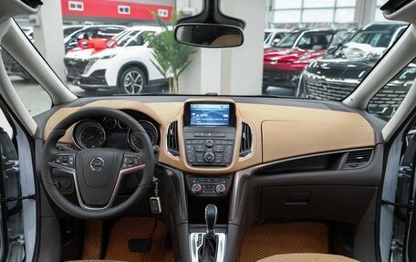 Opel Zafira C рестайлинг, 2013 год, 1 099 000 рублей, 7 фотография