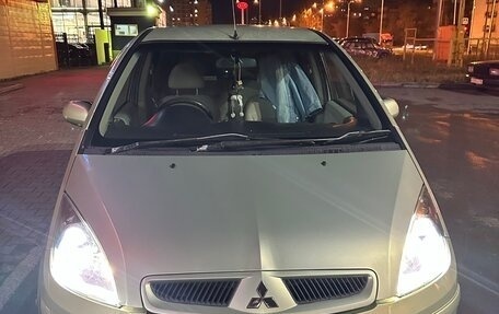 Mitsubishi Colt VI рестайлинг, 2002 год, 400 000 рублей, 1 фотография