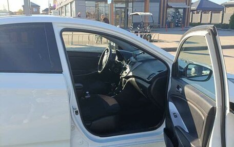 Hyundai Solaris II рестайлинг, 2014 год, 1 100 000 рублей, 5 фотография