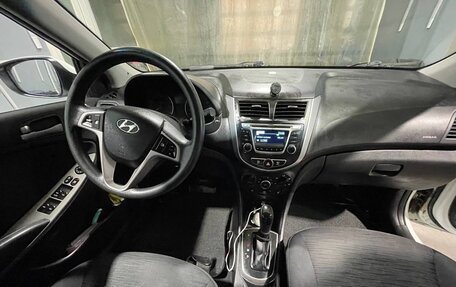 Hyundai Solaris II рестайлинг, 2014 год, 1 000 000 рублей, 13 фотография