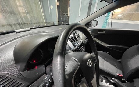 Hyundai Solaris II рестайлинг, 2014 год, 1 000 000 рублей, 11 фотография