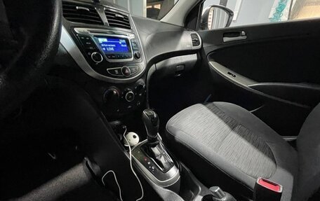 Hyundai Solaris II рестайлинг, 2014 год, 1 000 000 рублей, 12 фотография