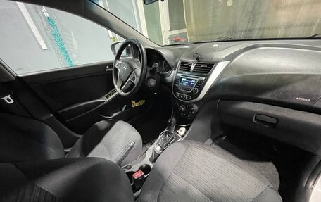 Hyundai Solaris II рестайлинг, 2014 год, 1 000 000 рублей, 17 фотография