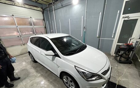 Hyundai Solaris II рестайлинг, 2014 год, 1 000 000 рублей, 24 фотография