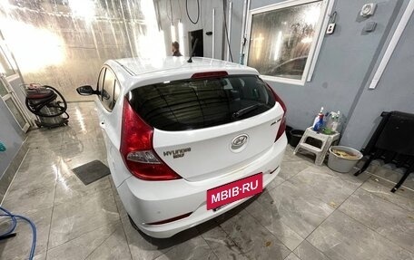 Hyundai Solaris II рестайлинг, 2014 год, 1 000 000 рублей, 22 фотография