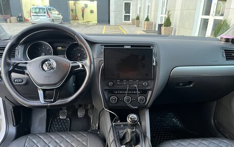 Volkswagen Jetta VI, 2015 год, 1 500 000 рублей, 6 фотография