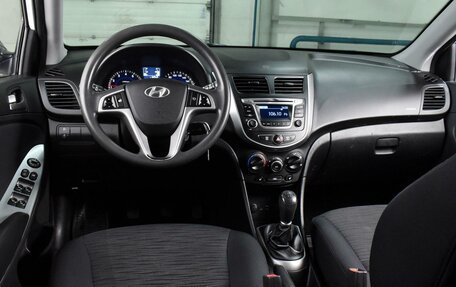 Hyundai Solaris II рестайлинг, 2015 год, 1 099 000 рублей, 6 фотография