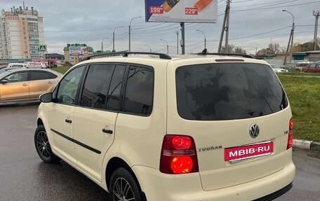 Volkswagen Touran III, 2010 год, 835 000 рублей, 3 фотография