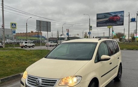 Volkswagen Touran III, 2010 год, 835 000 рублей, 2 фотография