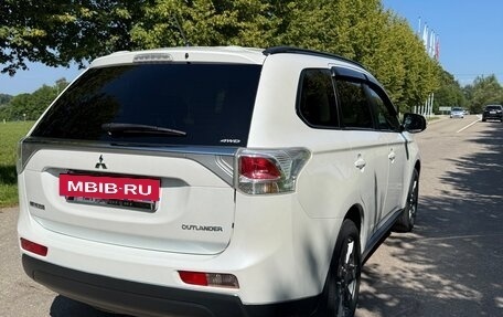 Mitsubishi Outlander III рестайлинг 3, 2013 год, 2 000 000 рублей, 9 фотография