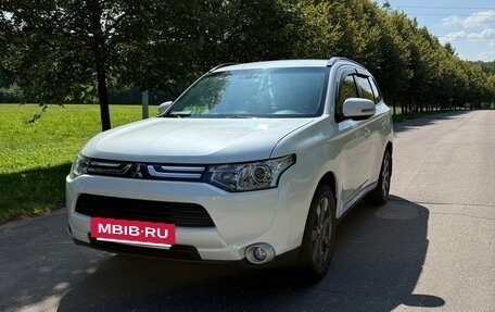 Mitsubishi Outlander III рестайлинг 3, 2013 год, 2 000 000 рублей, 8 фотография