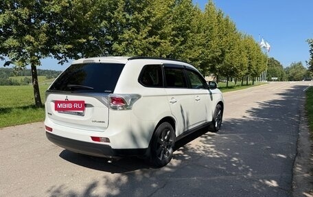 Mitsubishi Outlander III рестайлинг 3, 2013 год, 2 000 000 рублей, 3 фотография