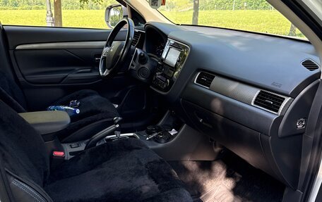 Mitsubishi Outlander III рестайлинг 3, 2013 год, 2 000 000 рублей, 16 фотография