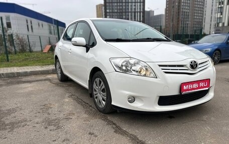 Toyota Auris II, 2011 год, 1 080 000 рублей, 1 фотография
