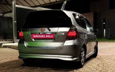 Honda Fit III, 2002 год, 345 000 рублей, 2 фотография