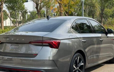 Skoda Karoq I, 2022 год, 1 820 000 рублей, 6 фотография