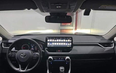 Toyota RAV4, 2022 год, 2 685 000 рублей, 5 фотография