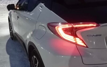 Toyota C-HR I рестайлинг, 2017 год, 2 199 999 рублей, 9 фотография