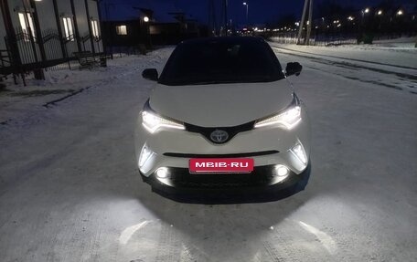 Toyota C-HR I рестайлинг, 2017 год, 2 199 999 рублей, 4 фотография