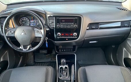 Mitsubishi Outlander III рестайлинг 3, 2020 год, 1 850 000 рублей, 10 фотография