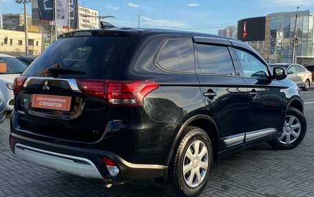 Mitsubishi Outlander III рестайлинг 3, 2020 год, 1 850 000 рублей, 3 фотография