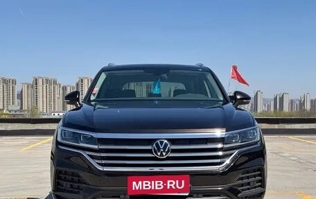 Volkswagen Touareg III, 2021 год, 4 400 000 рублей, 2 фотография