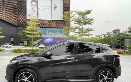 Honda Vezel, 2021 год, 1 750 001 рублей, 3 фотография