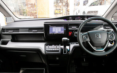 Honda Stepwgn IV, 2017 год, 1 898 000 рублей, 15 фотография