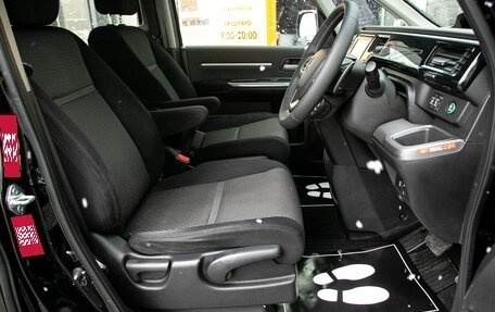 Honda Stepwgn IV, 2017 год, 1 898 000 рублей, 19 фотография