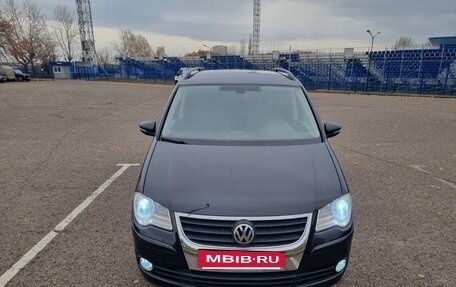Volkswagen Touran III, 2010 год, 790 000 рублей, 2 фотография