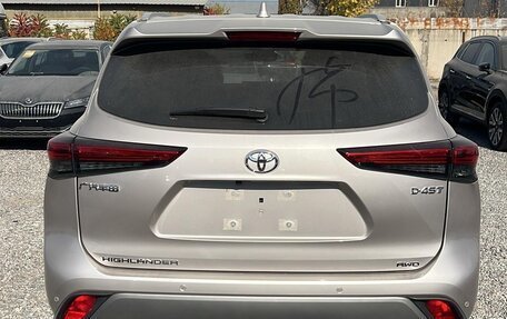 Toyota Highlander, 2025 год, 5 600 000 рублей, 4 фотография